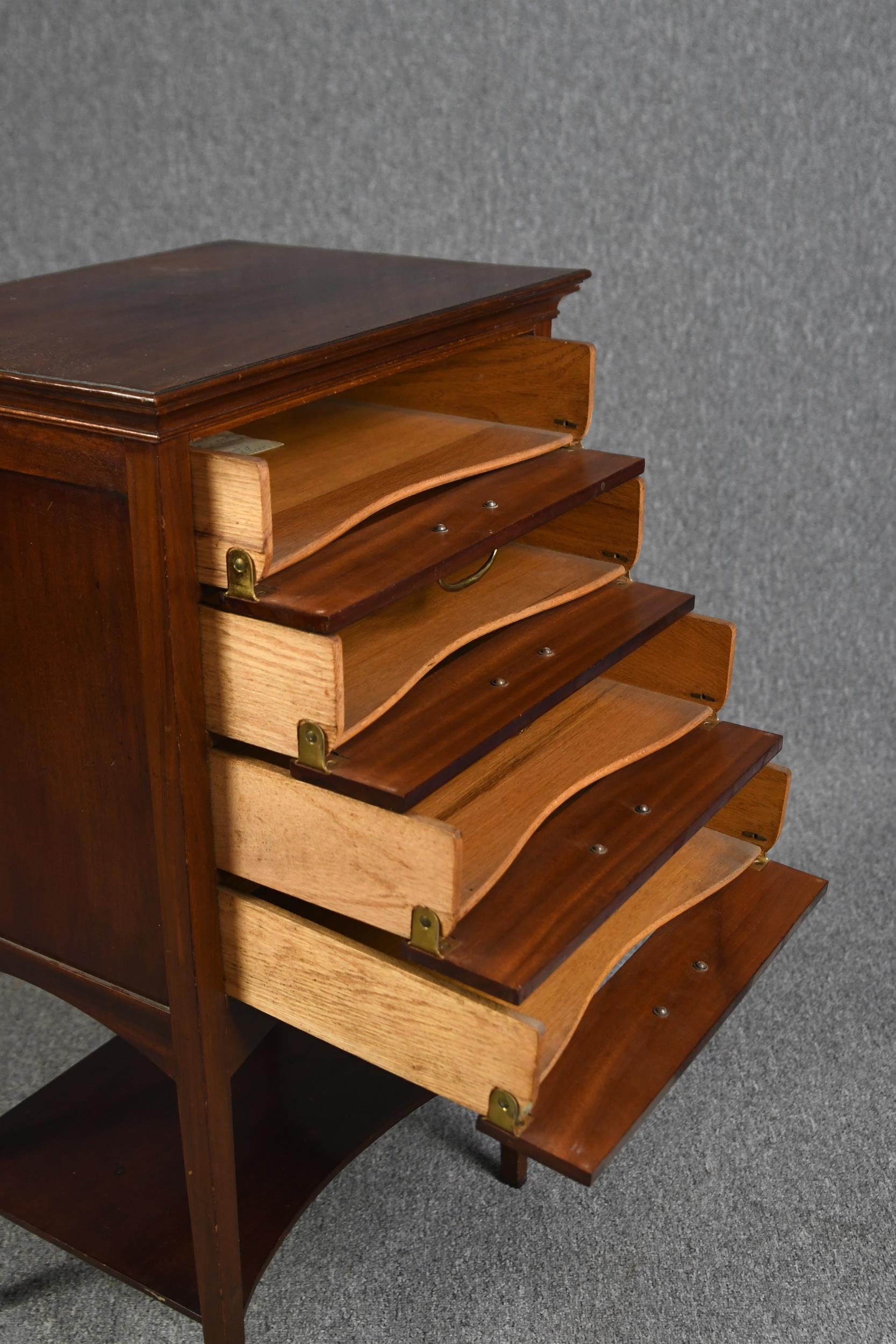 Sheet music cabinet, Edwardian mahogany. H.92 W.52 D.38 - Image 3 of 3
