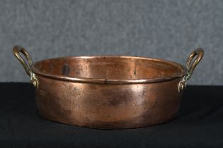 A large 19th century double handled copper pot. Well used and with a nice patina. H.15 diameter D.40
