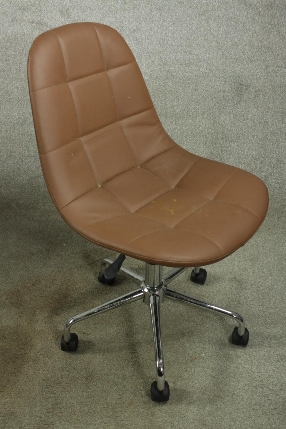 A pair of vintage style faux leather swivel chairs. - Image 3 of 4