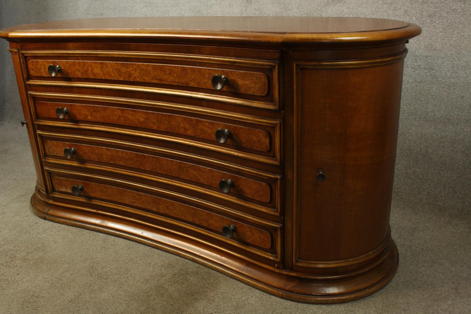 Chest of drawers, contemporary Continental, burr walnut and walnut. H.74 W.160 D.56cm. - Image 3 of 4