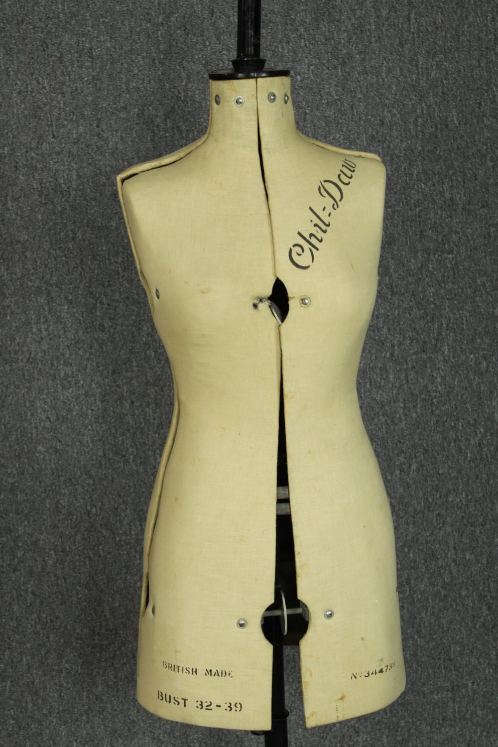 A vintage dress makers mannequin. 'British Made' and with a bust of 32-39 inches. H.147 cm. - Image 2 of 4