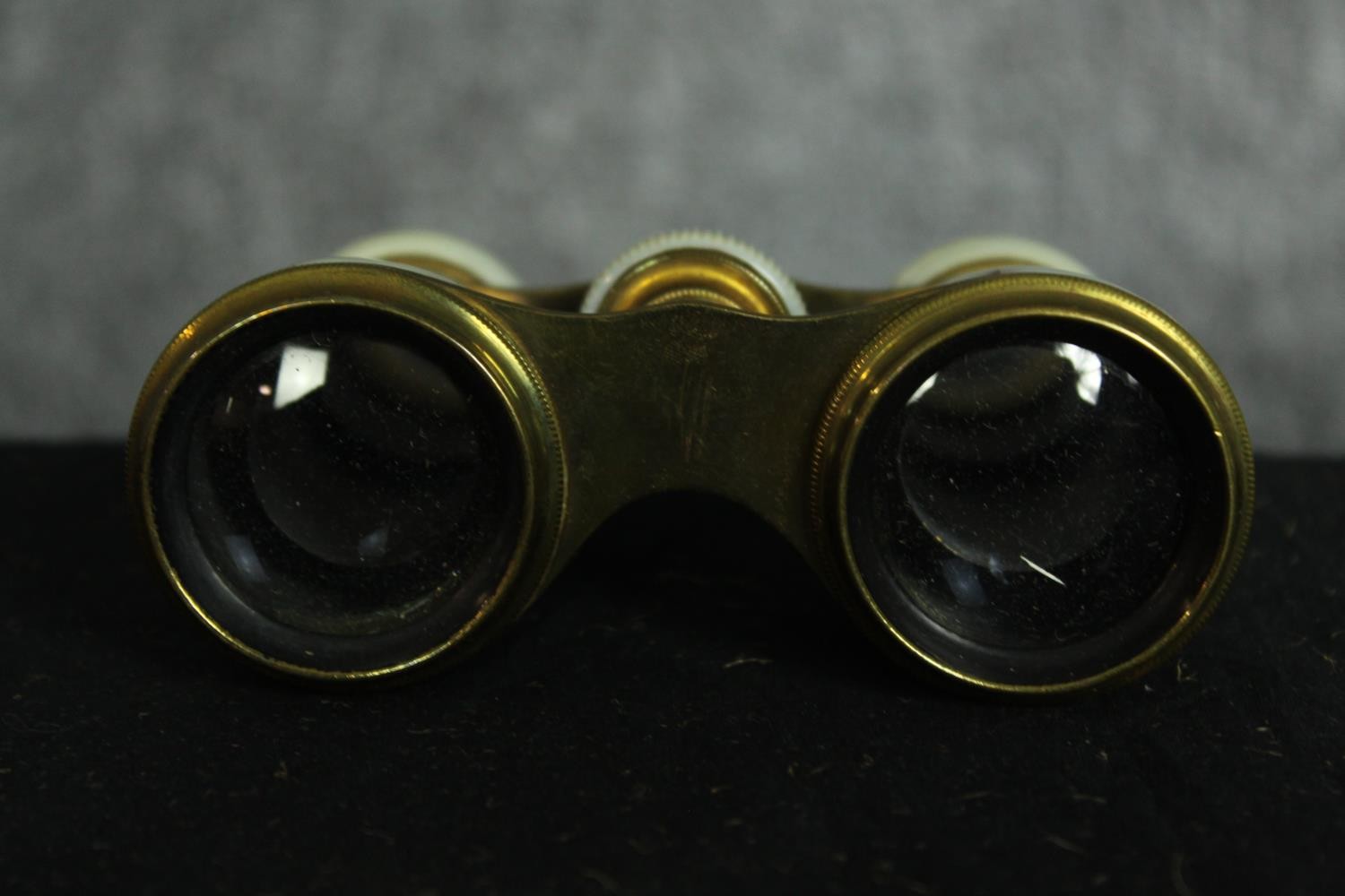 Two pairs of mother of pearl opera glasses. One with a telescopic handle. Each measure W.12 D.7 cm. - Image 5 of 5