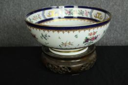 A decorative Chinese bowl. Signed with the marker's seal on the base. With hand painted floral