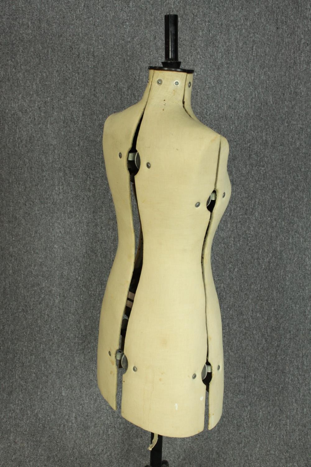 A vintage dress makers mannequin. 'British Made' and with a bust of 32-39 inches. H.147 cm. - Image 3 of 4