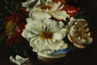 Oil on board. 19th century still life, flowers. Unsigned. In a gilt decorated frame. H.25 x W.30 cm.