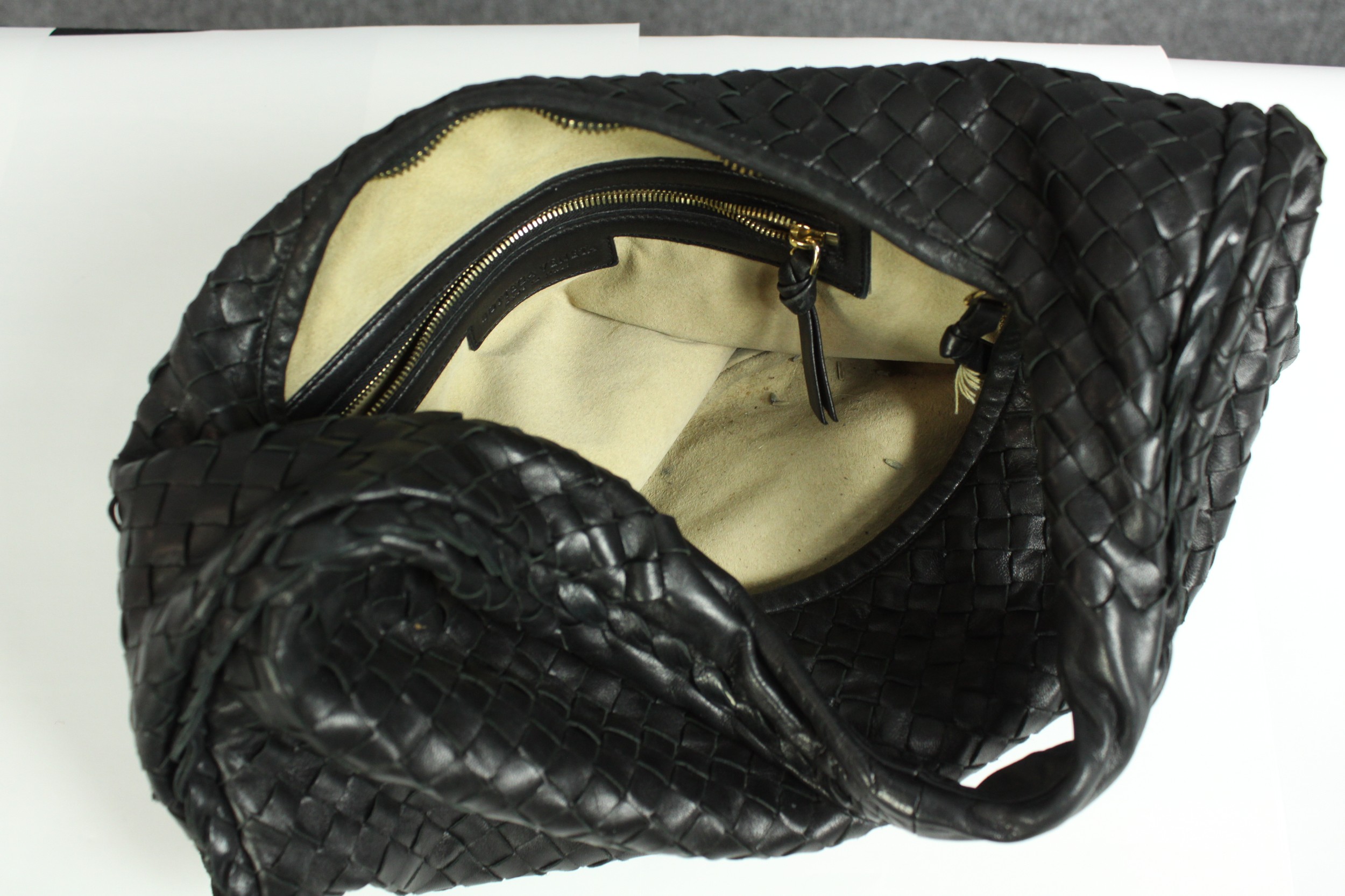 A Bottega Veneta shoulder bag. Intrecciato black leather. With a suede inlay and calf leather shell. - Image 3 of 5