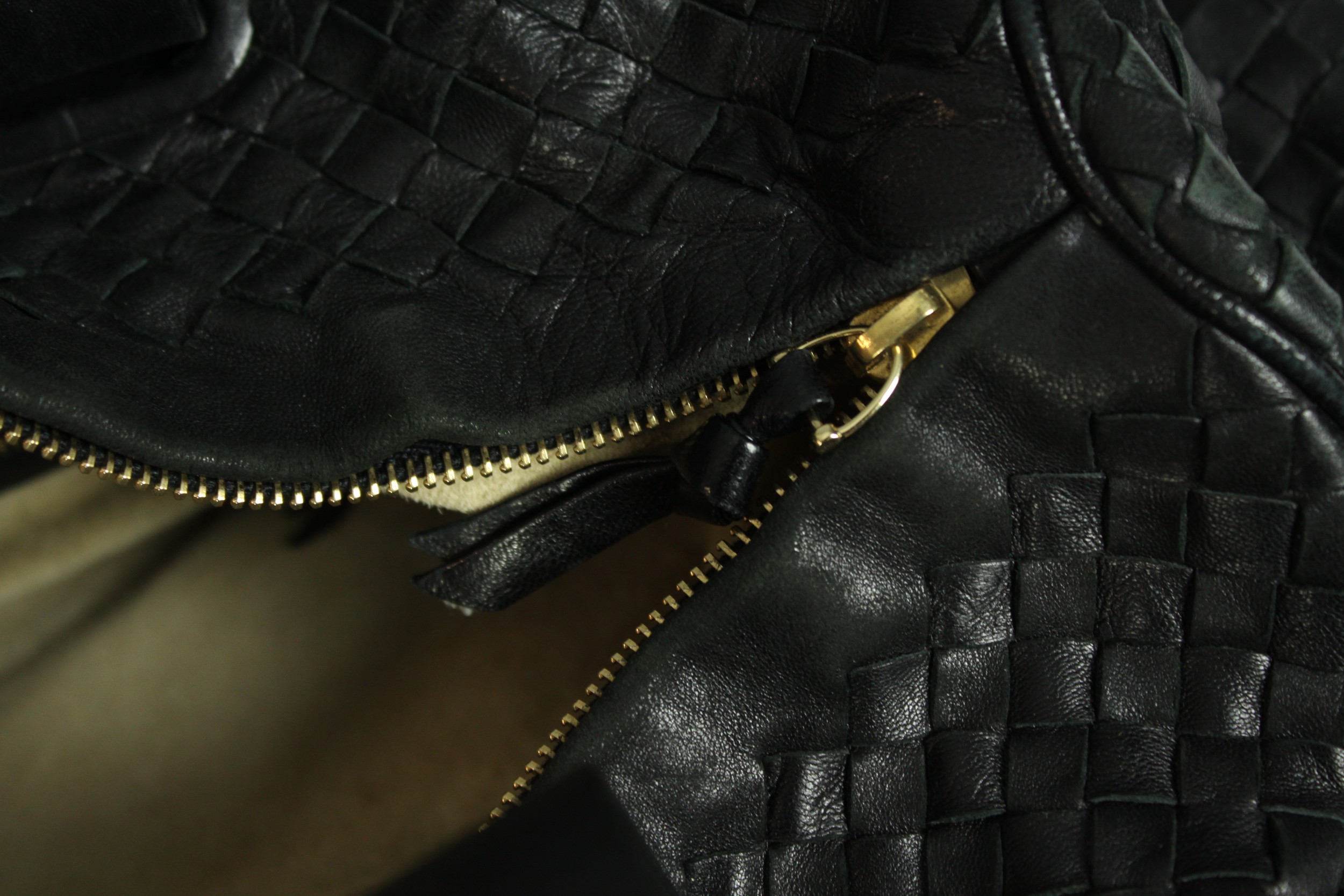 A large Bottega Veneta Intrecciato black leather weekend bag. With a suede lining and calf leather - Image 5 of 6