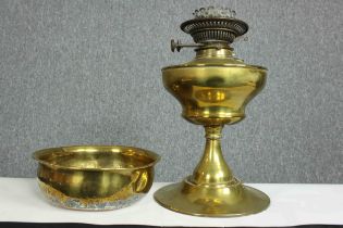 Brass oil lamp and bowl with a copper bottom. Early twentieth century. H.32 cm.