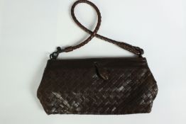 A Bottega Veneta shoulder purse. Intrecciato brown leather. With a suede inlay and calf leather