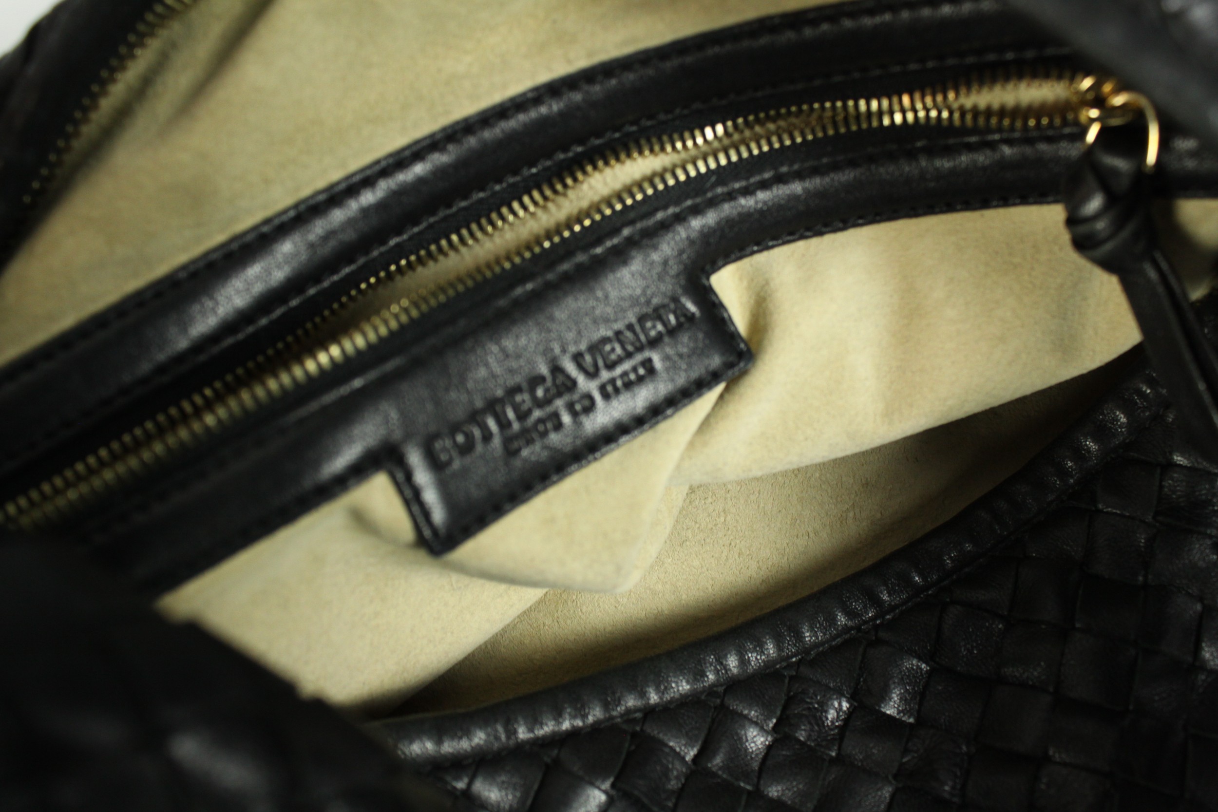 A Bottega Veneta shoulder bag. Intrecciato black leather. With a suede inlay and calf leather shell. - Image 4 of 5