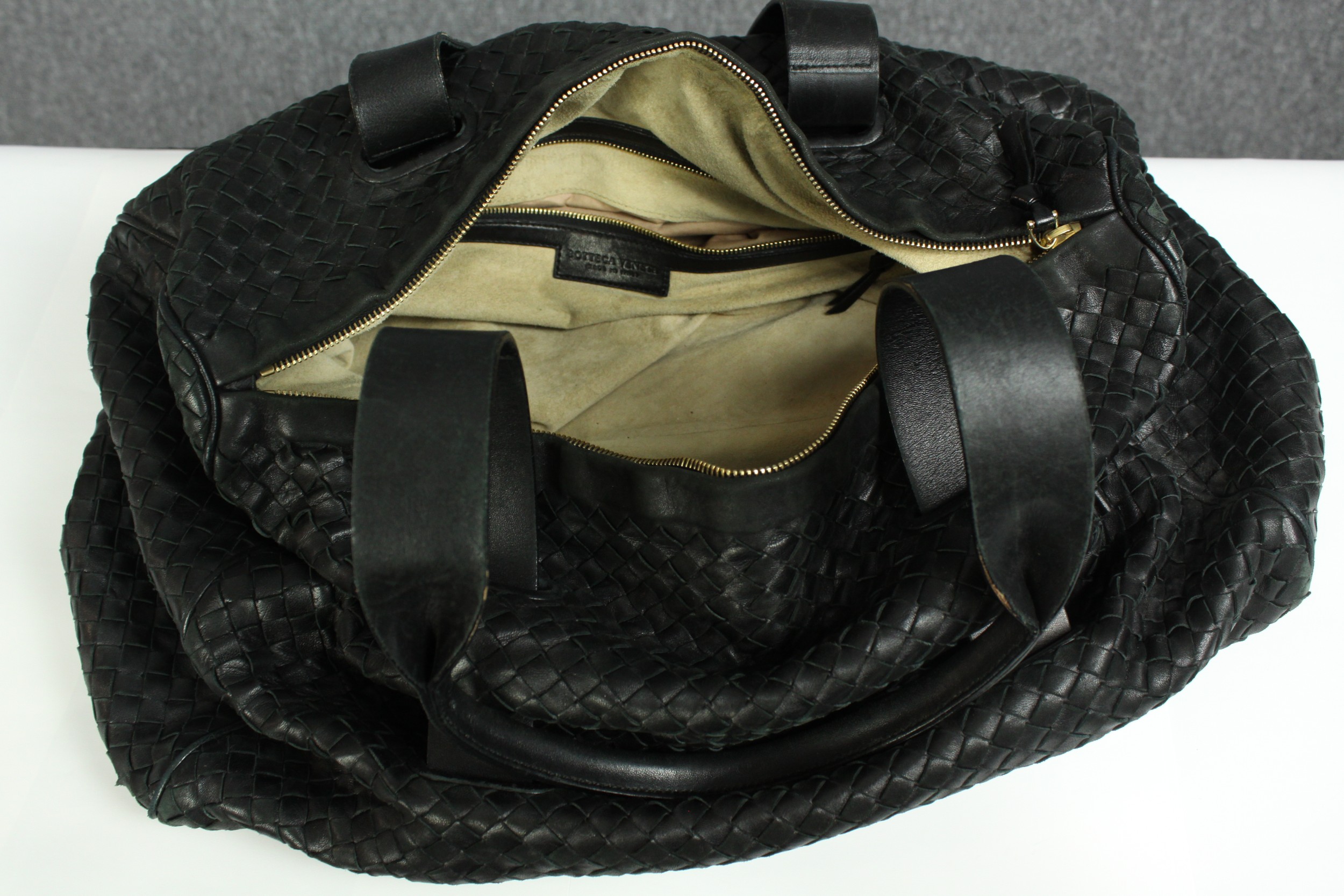 A large Bottega Veneta Intrecciato black leather weekend bag. With a suede lining and calf leather - Image 3 of 6