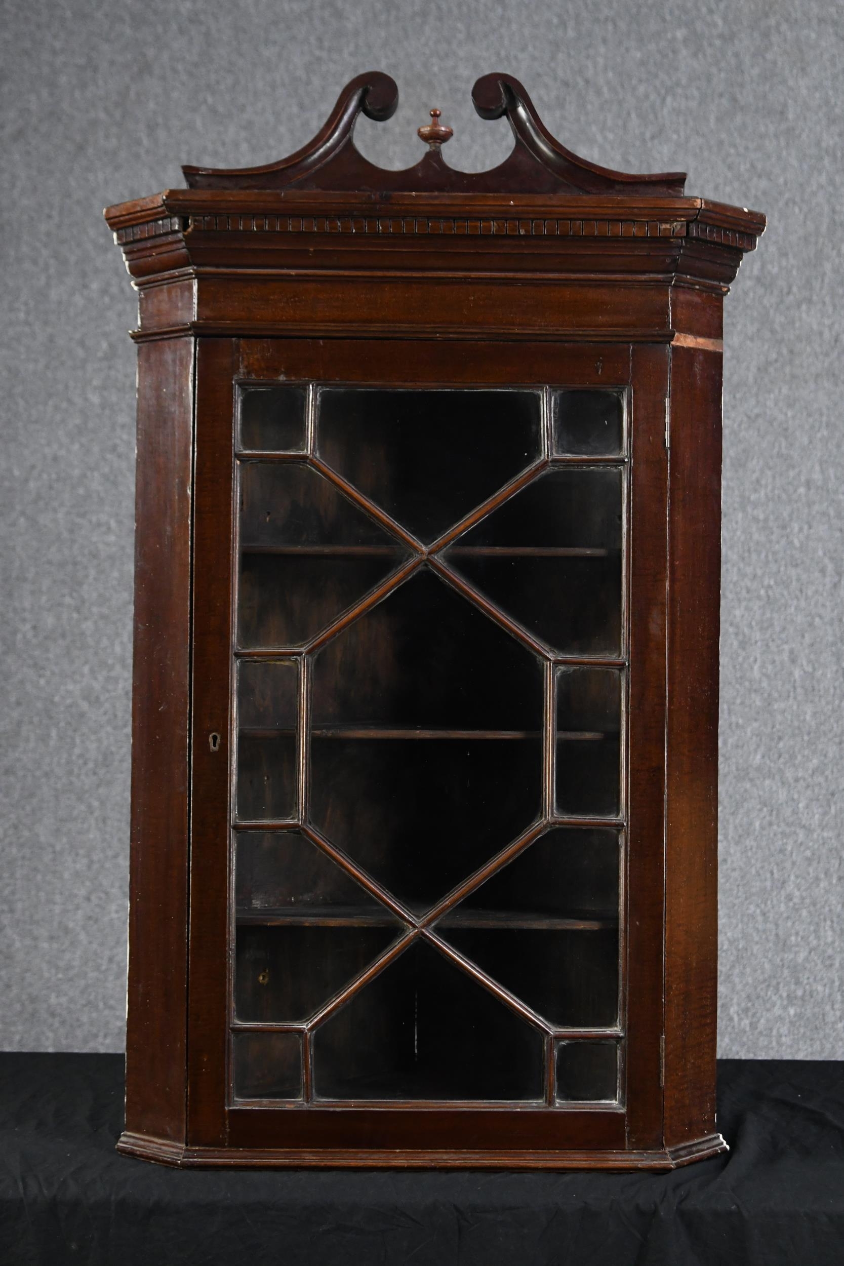 Corner cabinet, hanging type, Georgian mahogany. H.112 W.65