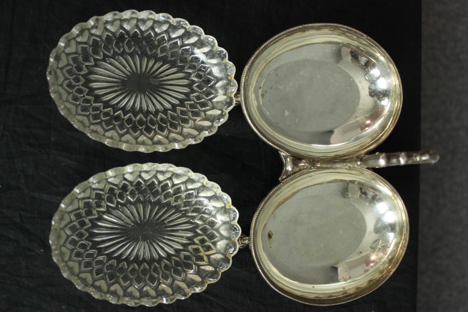 A pair of hallmarked silver bon bon dishes with pierced floral decoration along with a silver plated - Image 5 of 8