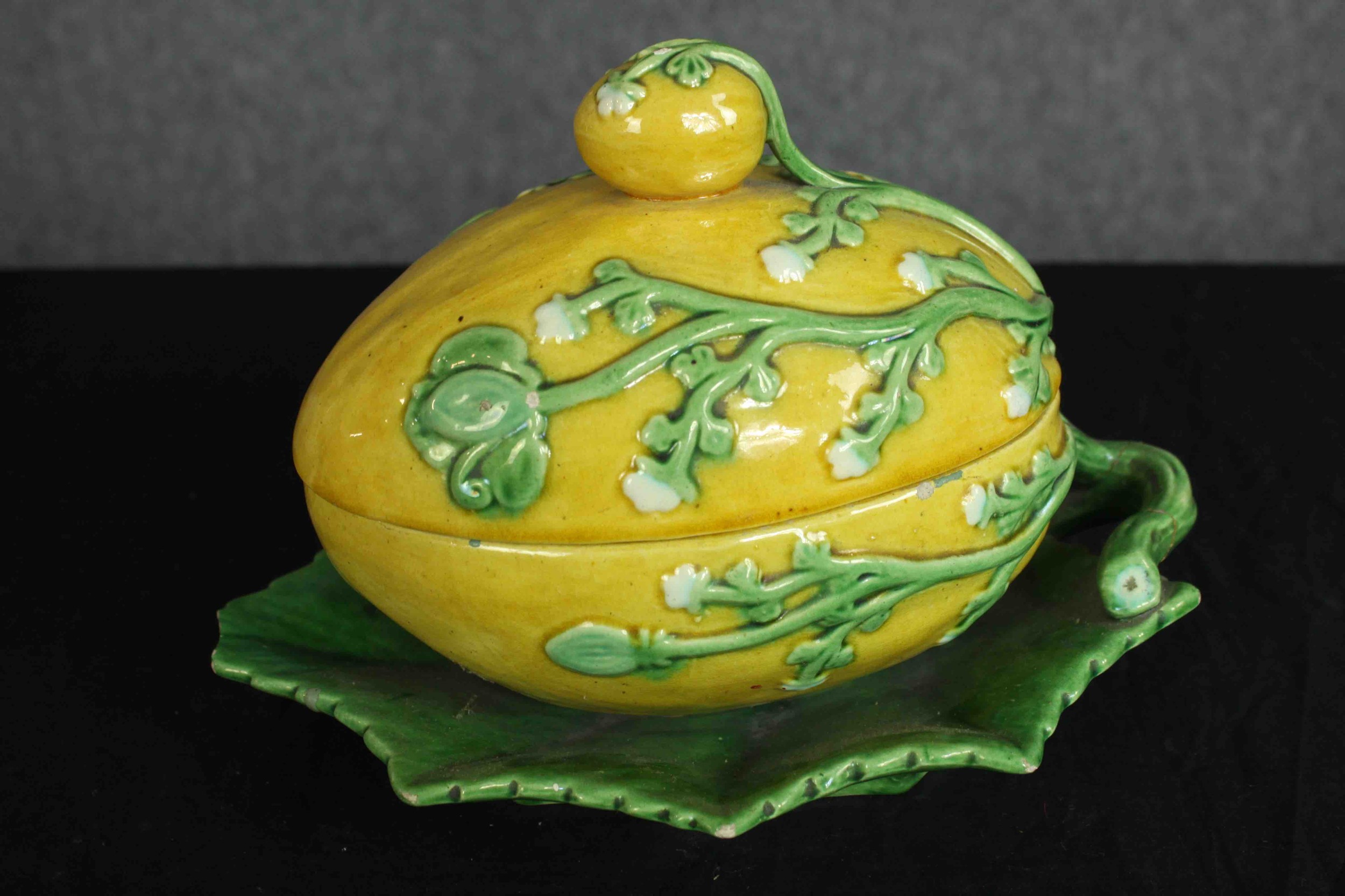 A collection of green and yellow porcelain made by 'L&H' Pottery. Two dishes, a jug, and a lemon - Image 10 of 12