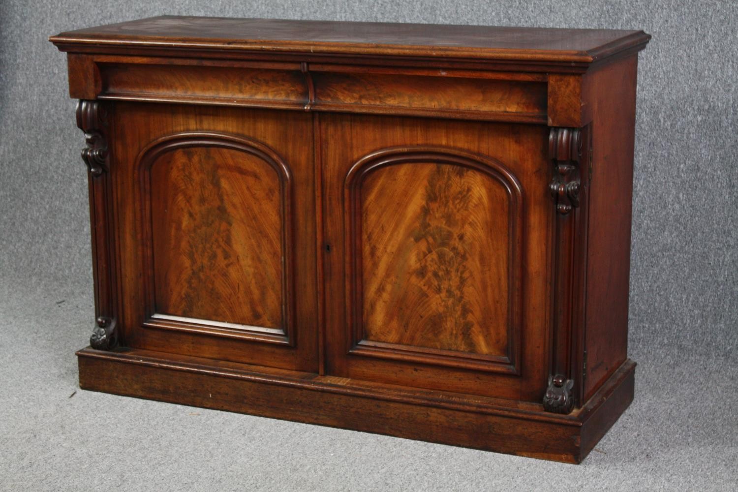 Sideboard, Victorian flame mahogany. H.93 W.137 D.51cm. - Image 3 of 6