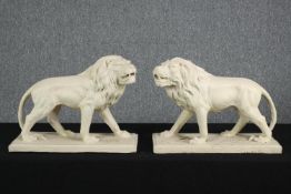 A pair of decorative plaster lions. H.40 W.54 D.23 cm. (each)
