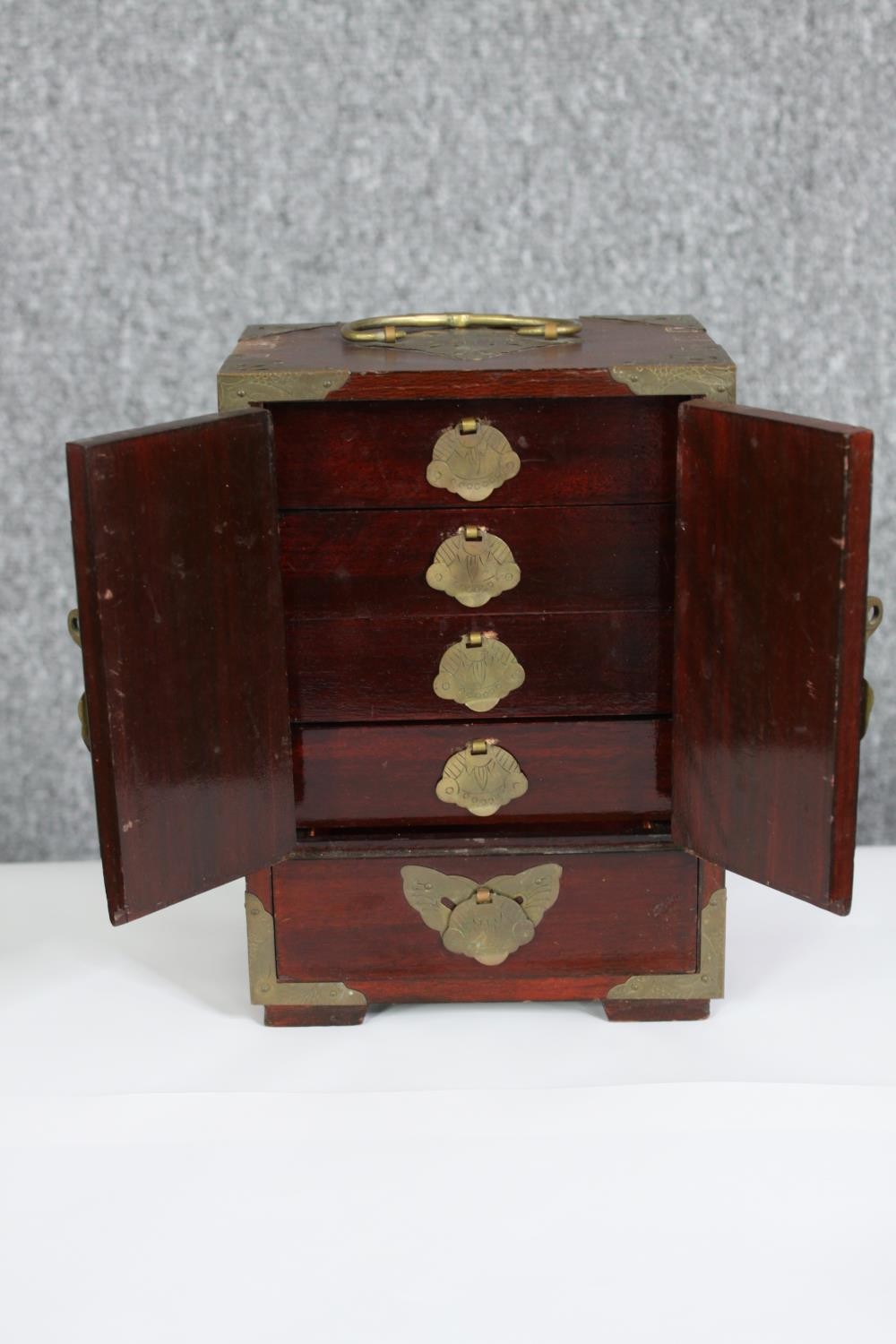 A Chinese 20th century jewellery box with carved and pierced jade panels, brass fittings with two - Image 3 of 5