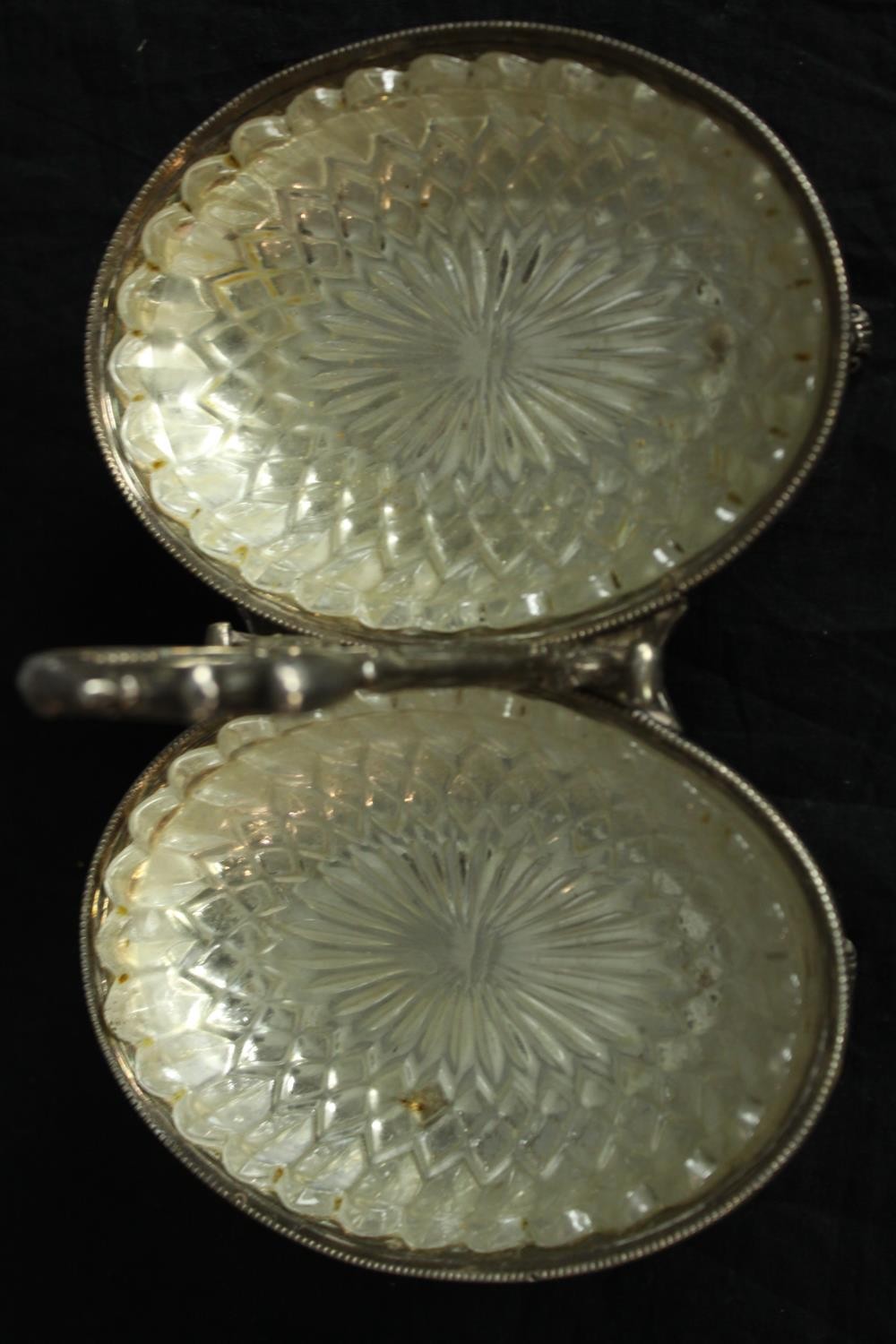 A pair of hallmarked silver bon bon dishes with pierced floral decoration along with a silver plated - Image 3 of 8