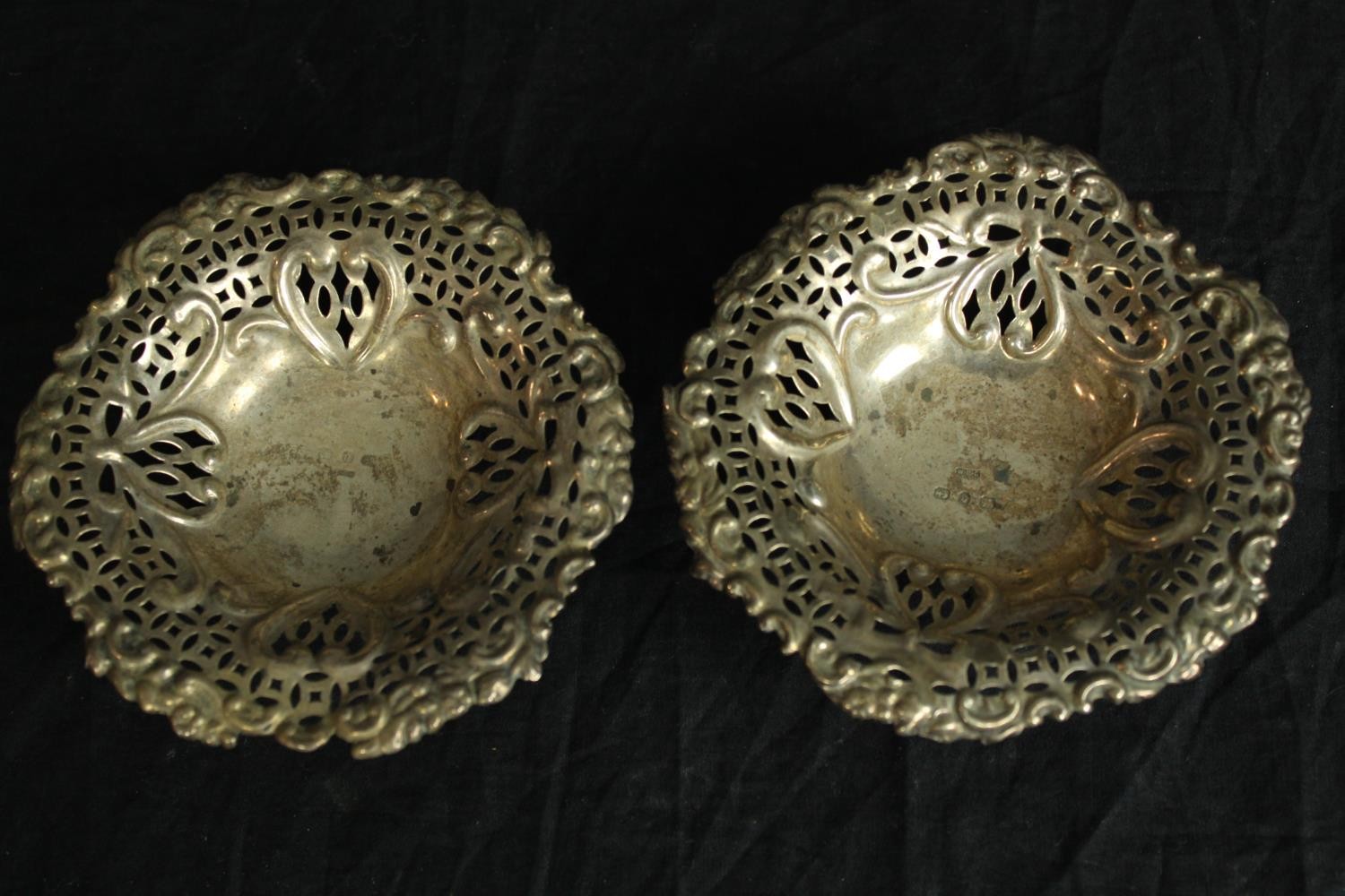A pair of hallmarked silver bon bon dishes with pierced floral decoration along with a silver plated - Image 7 of 8