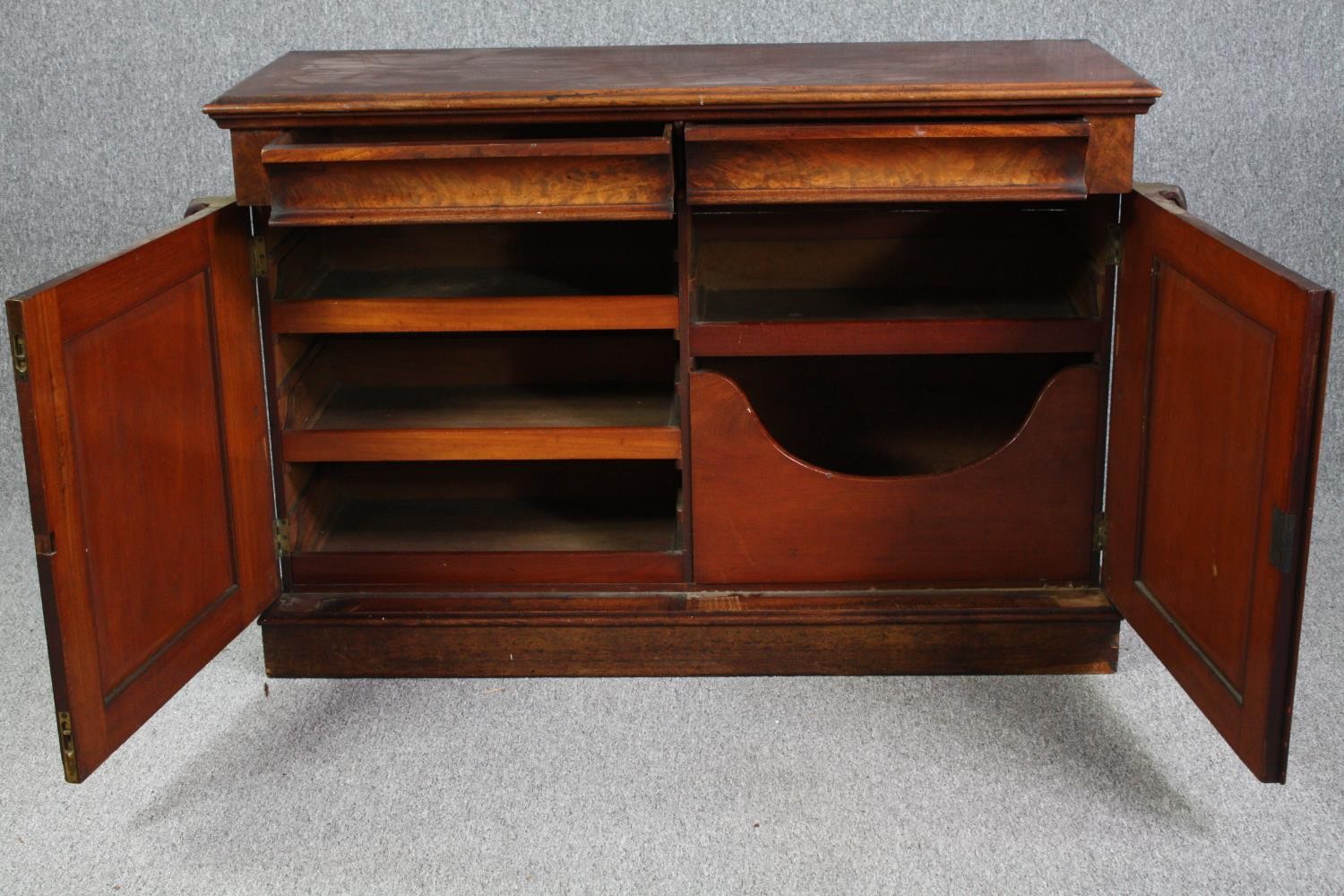 Sideboard, Victorian flame mahogany. H.93 W.137 D.51cm. - Image 4 of 6