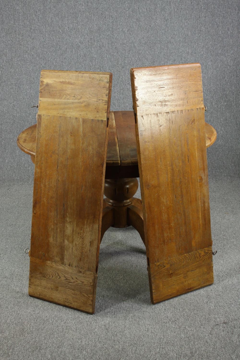 Dining table, Victorian style oak with two extension leaves. H.76 Dia.120cm. - Image 5 of 5