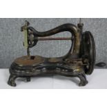 A rare Jones Hand Magic sewing machine. Circa 1890. H.25 W.38 D.20 cm.