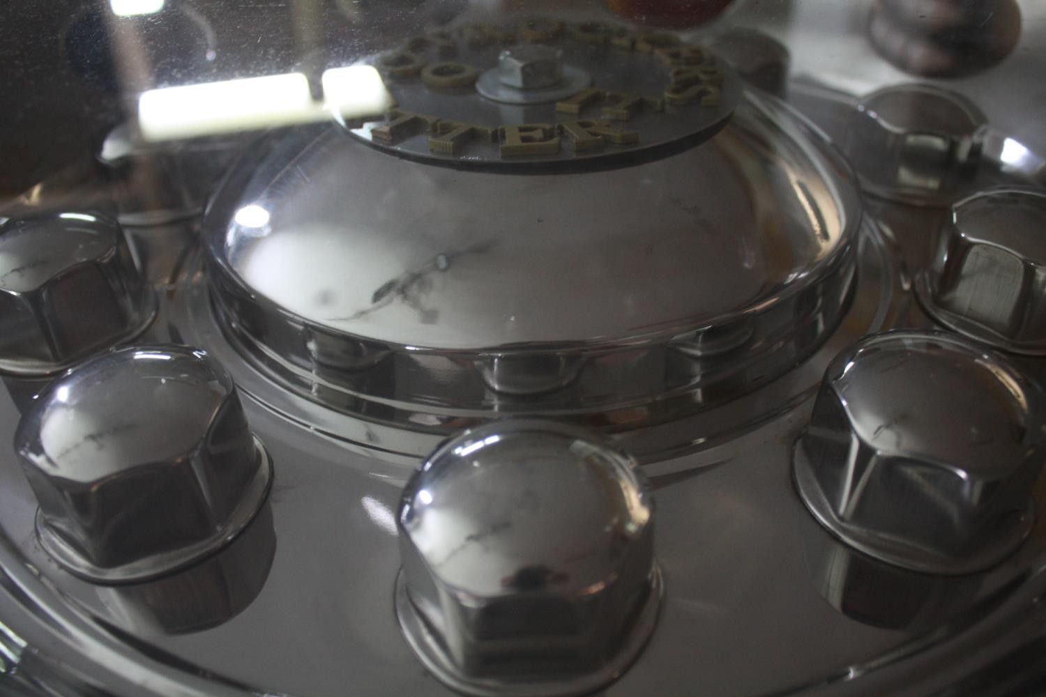 A car hubcap. Polished and reconditioned into a coffee table. H.46 Dia.60 cm. - Image 4 of 5
