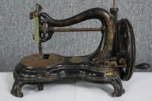 A rare Jones Hand Magic sewing machine. Circa 1890. H.25 W.38 D.20 cm.