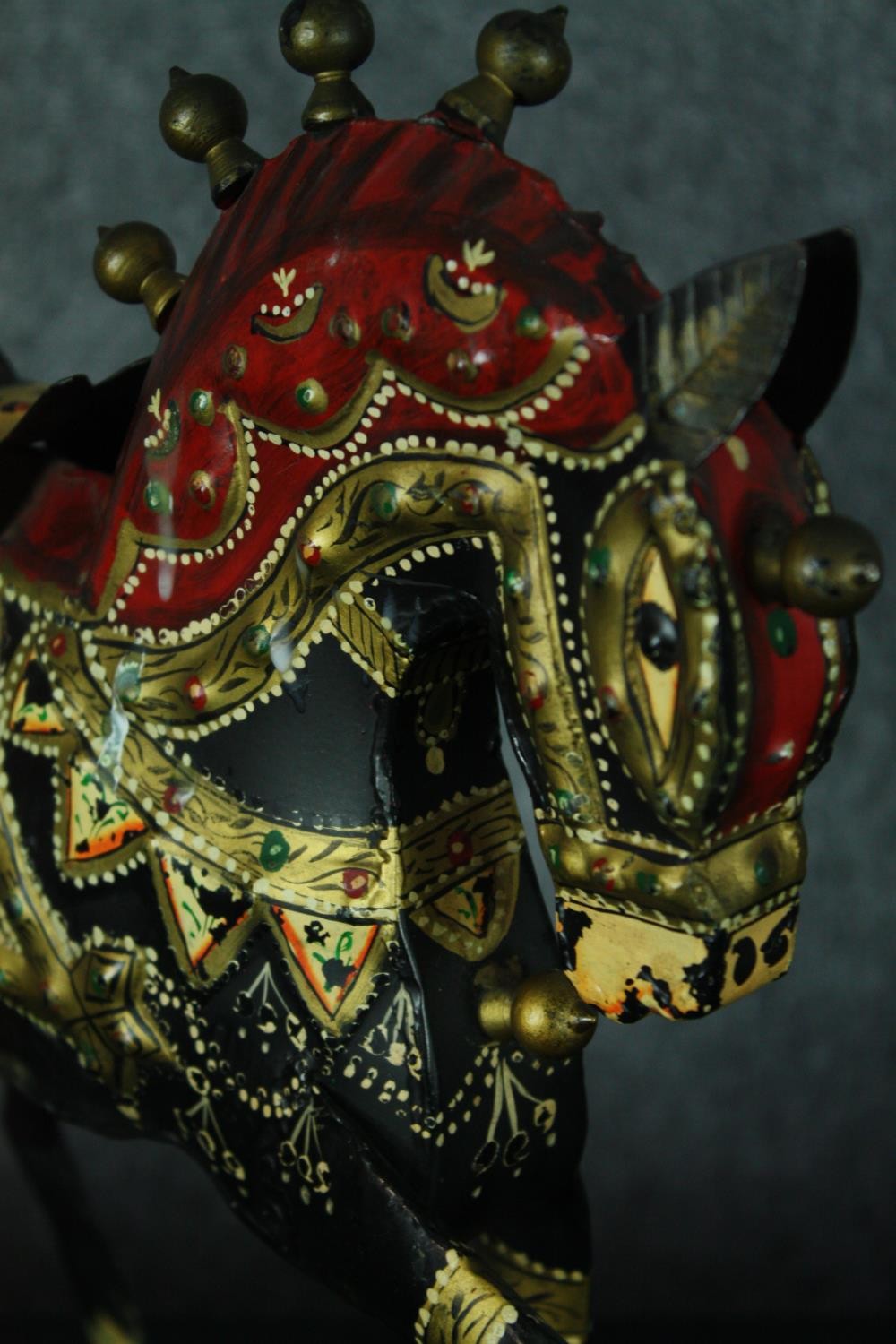 Two candle holders. A metal elephant and horse. Hand painted and decorated with ceremonial riding - Image 5 of 6