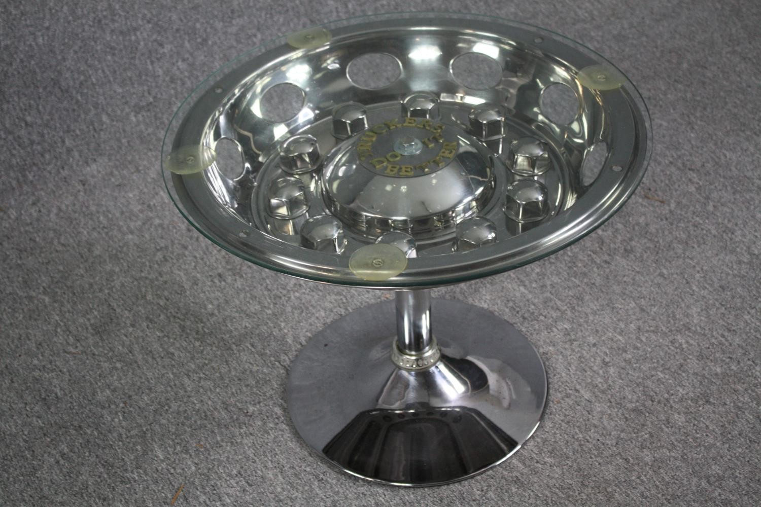 A car hubcap. Polished and reconditioned into a coffee table. H.46 Dia.60 cm. - Image 5 of 5