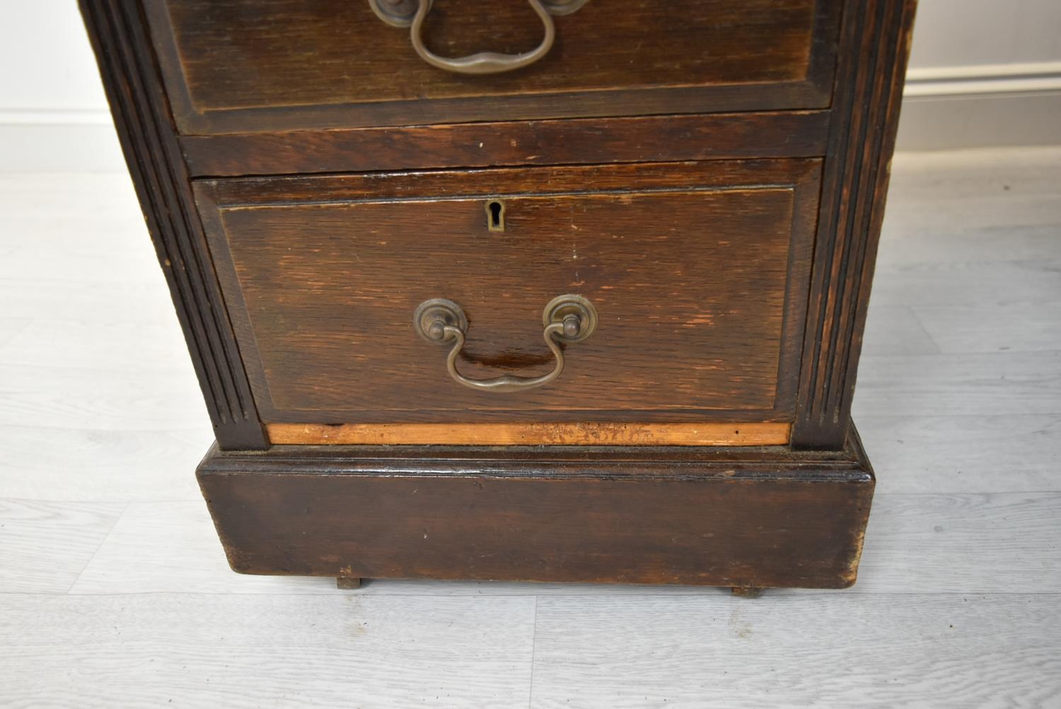 Pedestal desk, early 20th century Georgian style mahogany. In three parts. H.71 W.139 D.76 cm. - Image 5 of 7