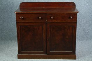 Chiffonier, mid 19th century flame mahogany. H.91 W.110 D.50cm.