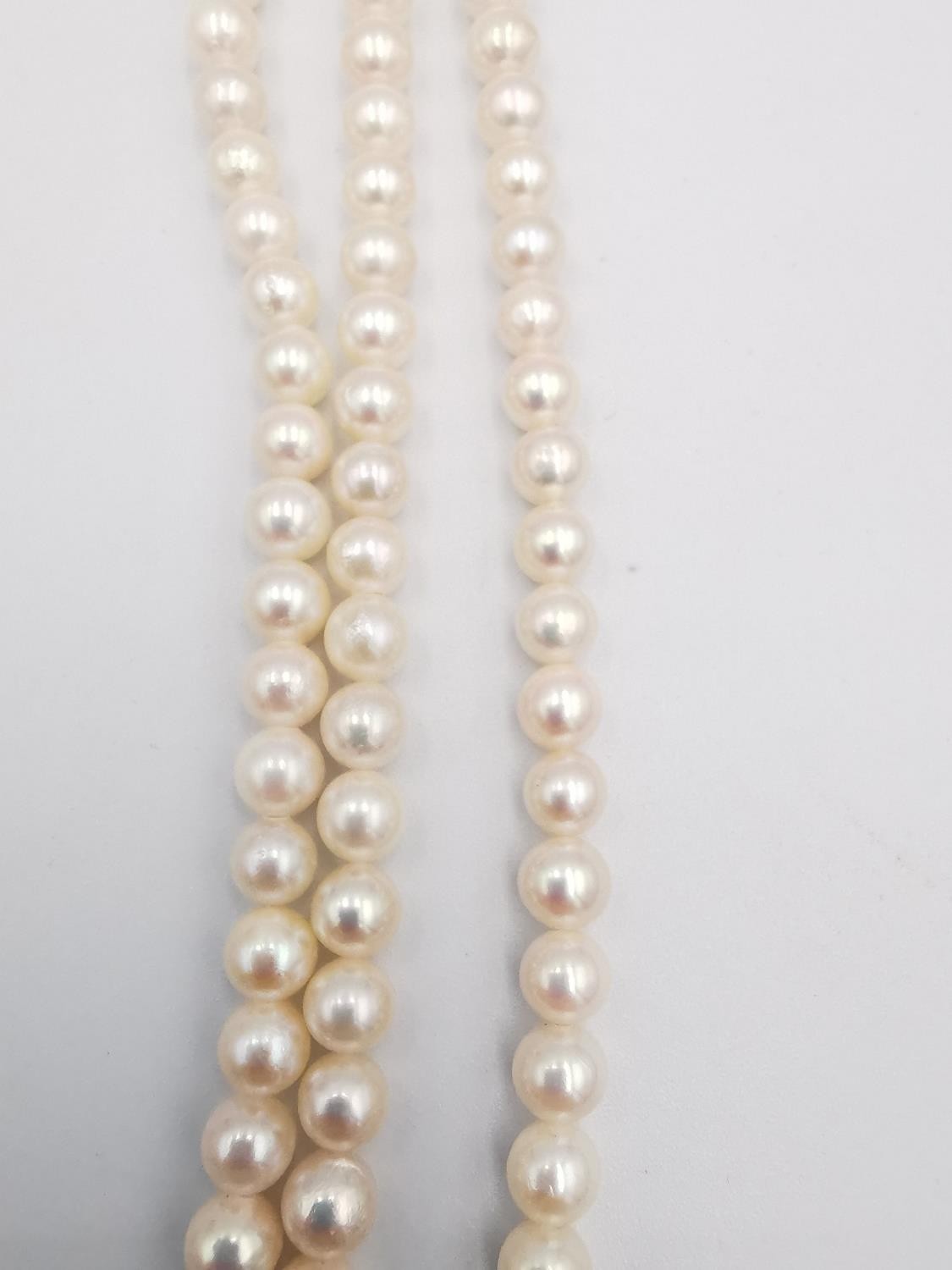 A vintage boxed knotted triple strand cultured pearl necklace with 9ct yellow gold, pearl and ruby - Image 4 of 9