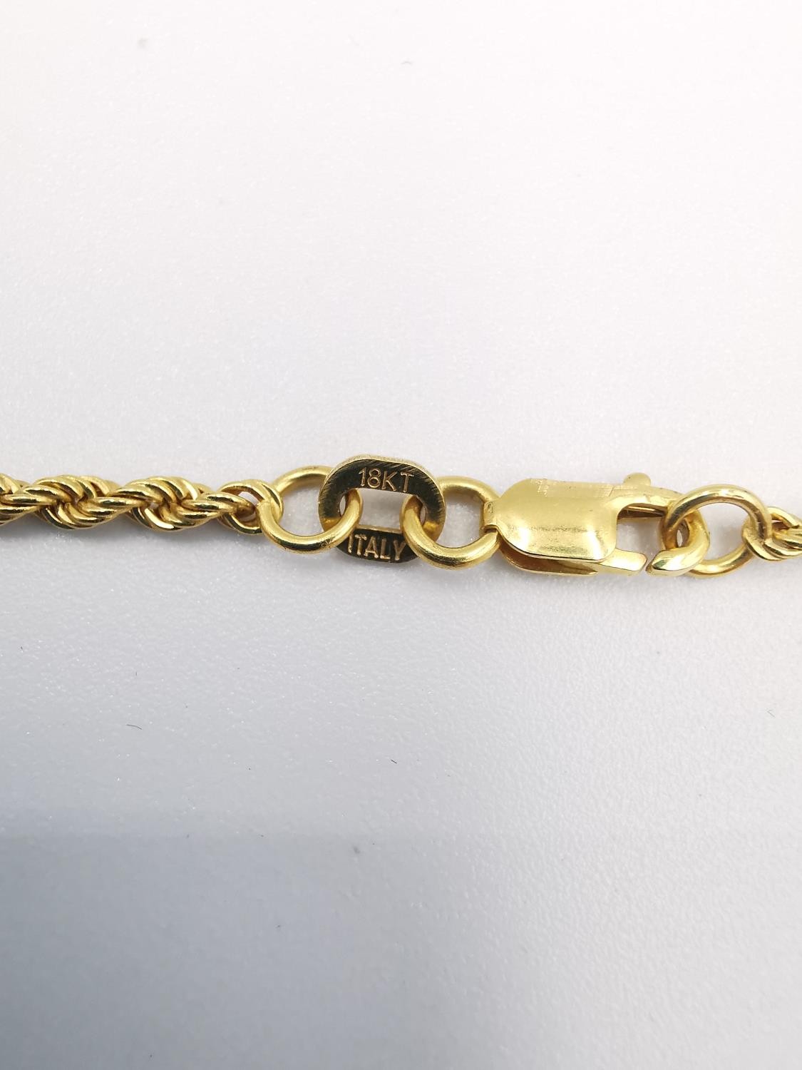 An 18ct yellow gold twist rope chain with lobster clasp. Hallmarked:18KT, Italy, 750. L.64cm - Image 5 of 5