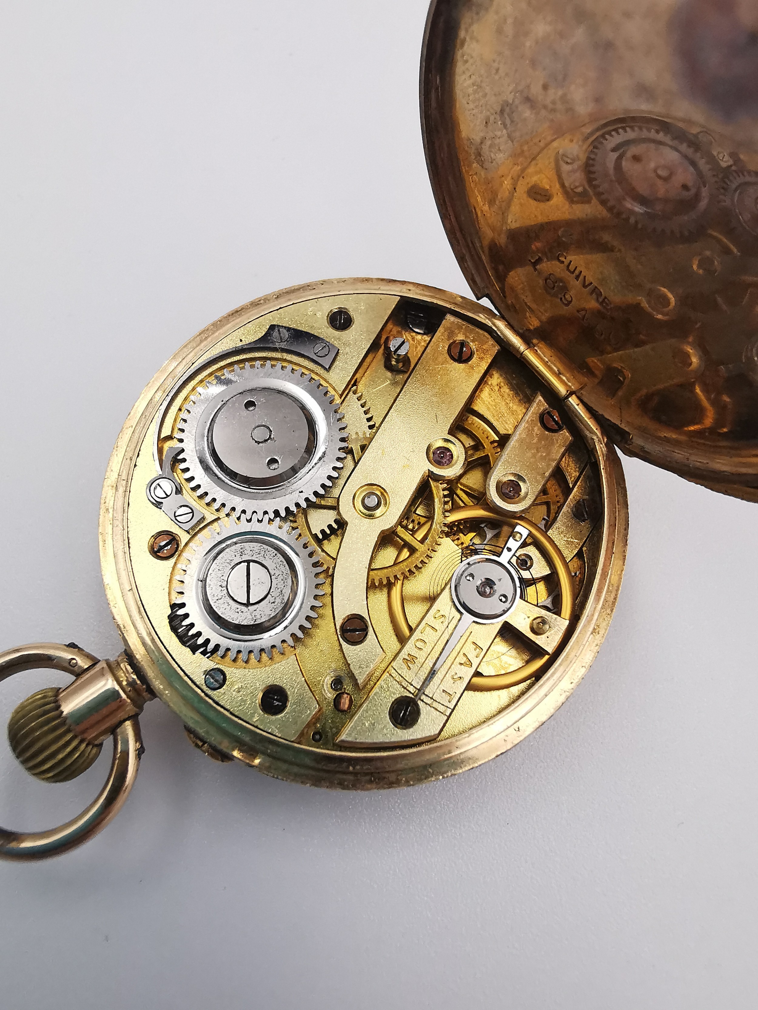 An Edwardian 14ct rose gold Swiss ladies fob watch with engraved design. The back case decorated - Image 4 of 7