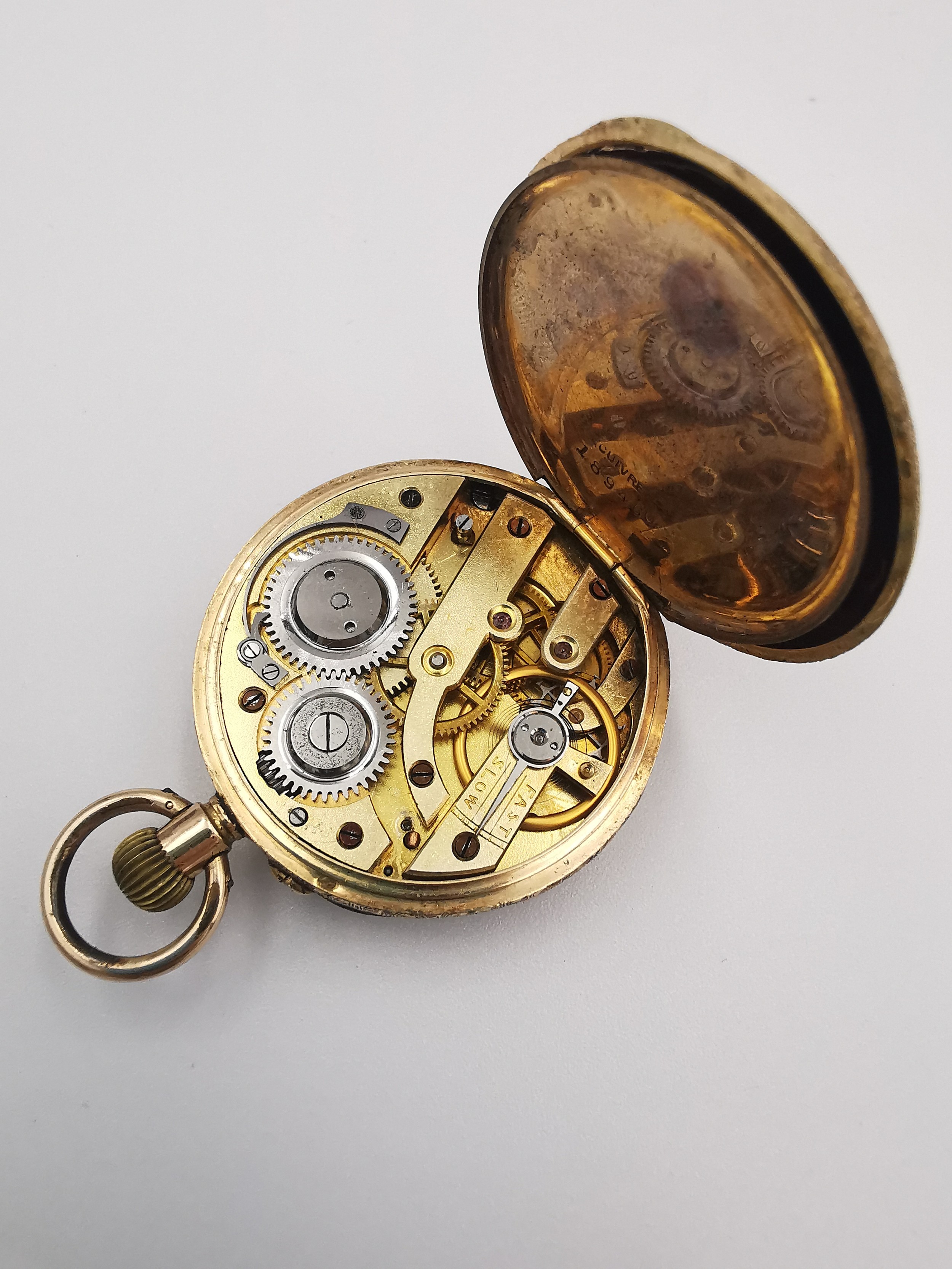 An Edwardian 14ct rose gold Swiss ladies fob watch with engraved design. The back case decorated - Image 3 of 7