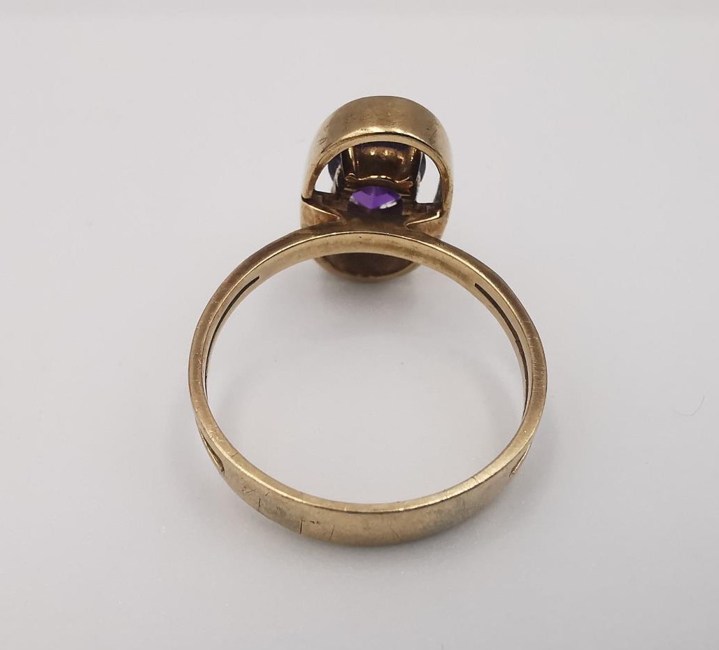 A 10ct yellow gold amethyst dress ring along with an 18ct sapphire and diamond cluster ring. The - Image 4 of 7