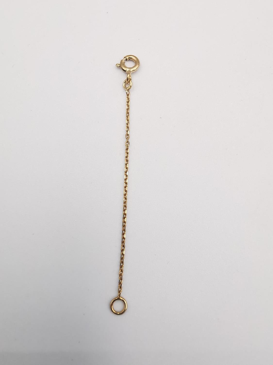 A 9ct yellow gold fine trace chain along with a yellow metal trace chain and 9ct yellow gold - Image 7 of 7