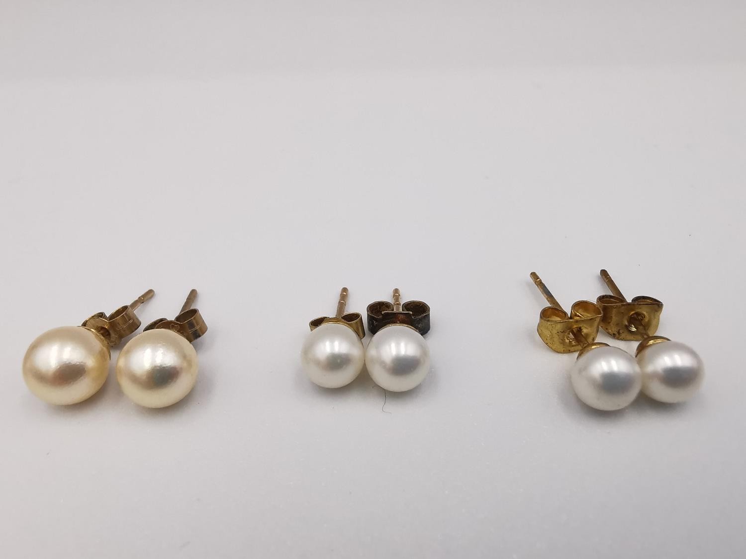 Four pairs of round cultured pearl stud earrings, three pairs with 9ct posts and butterflies. One - Image 4 of 7