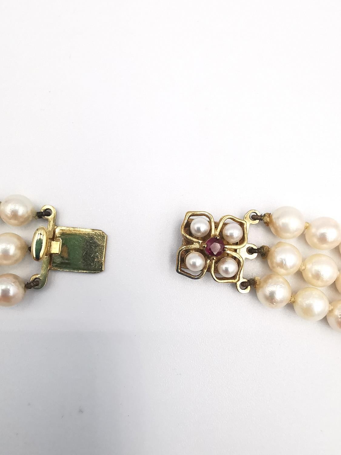 A vintage boxed knotted triple strand cultured pearl necklace with 9ct yellow gold, pearl and ruby - Image 7 of 9