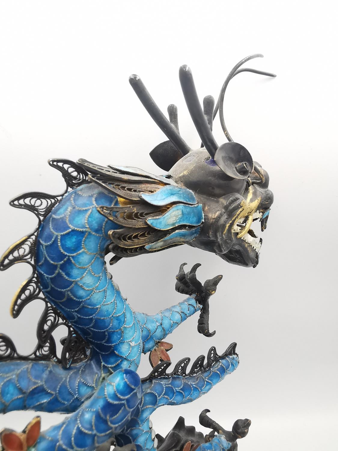 An early 20th century Chinese white metal and cloisonne enamel wirework dragon on a carved cloud - Image 9 of 9