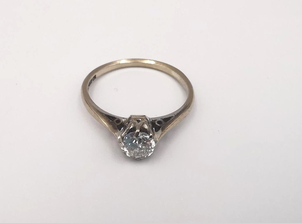 A boxed 18ct carat white gold diamond solitaire ring. The ring set with a round old cut diamond with - Image 2 of 5