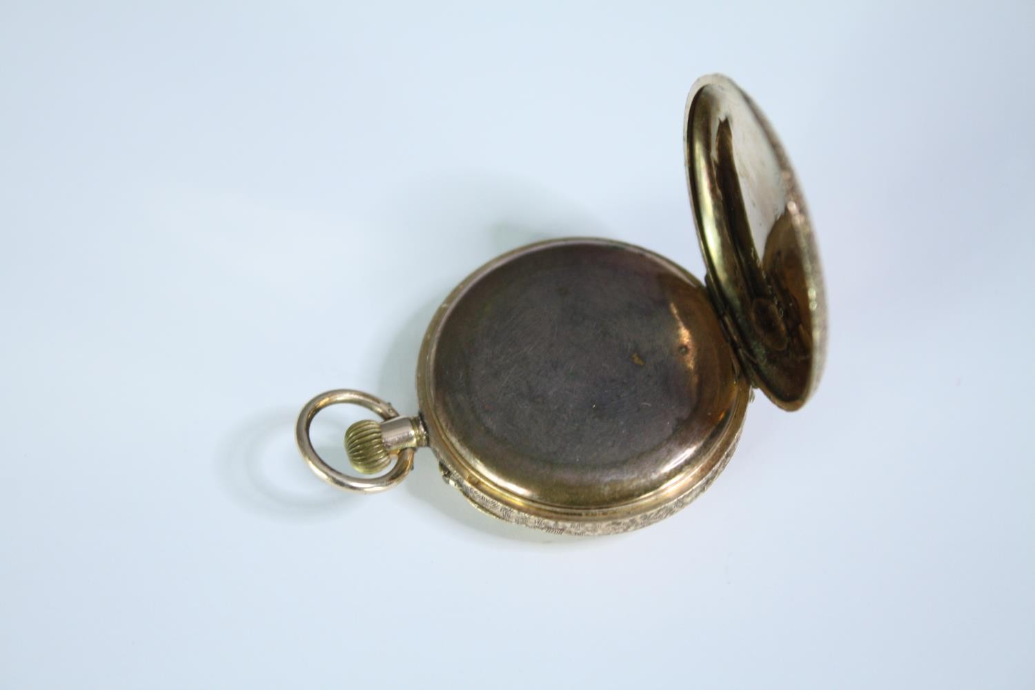 An Edwardian 14ct rose gold Swiss ladies fob watch with engraved design. The back case decorated - Image 7 of 7