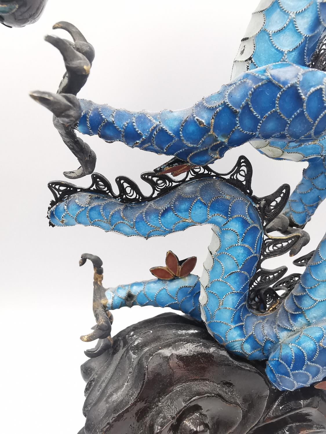 An early 20th century Chinese white metal and cloisonne enamel wirework dragon on a carved cloud - Image 7 of 9