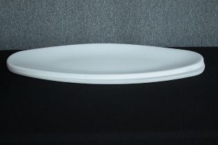 Pieter Stockmans. A large serving platter. Twentieth century. L. 90 W. 31cm.