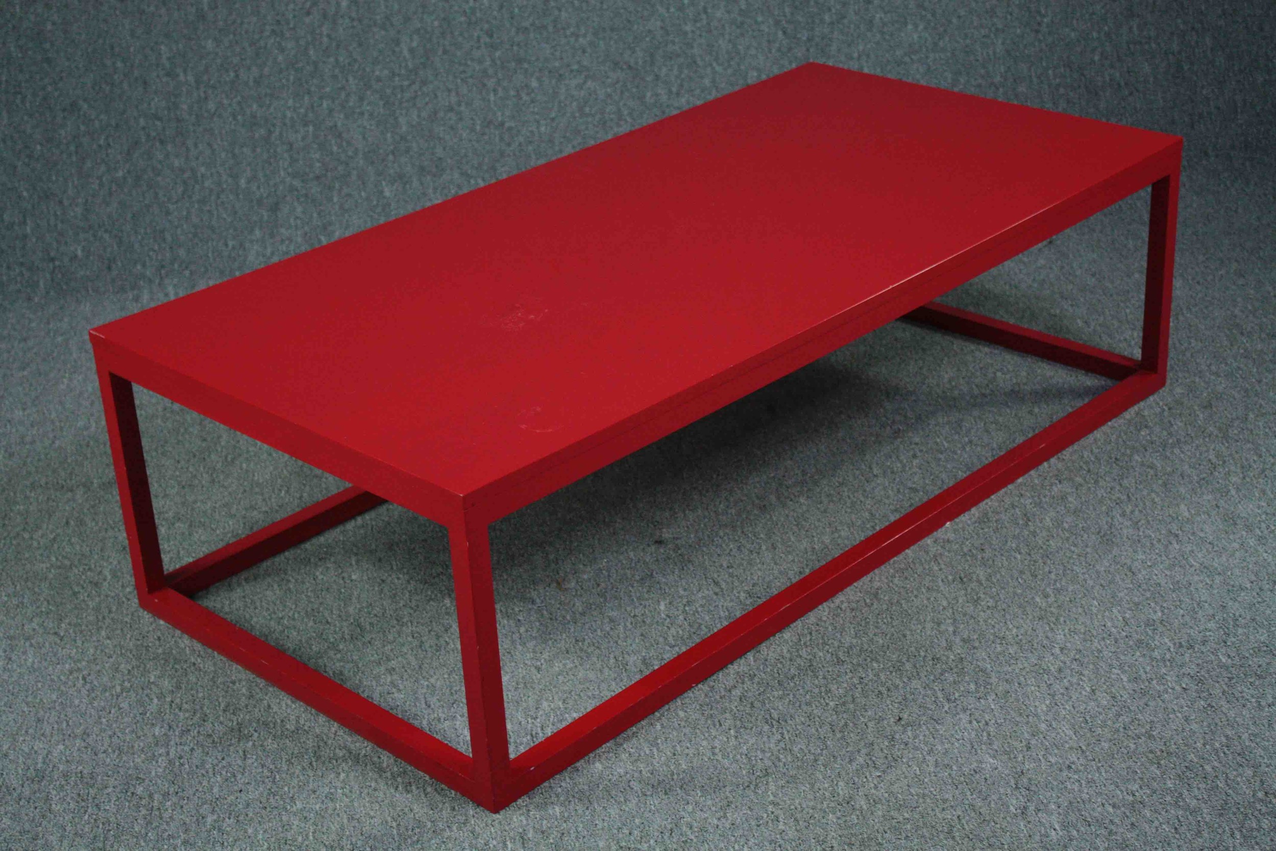 A contemporary lacquered coffee table. H.40 W.143 D.70cm. - Image 2 of 5