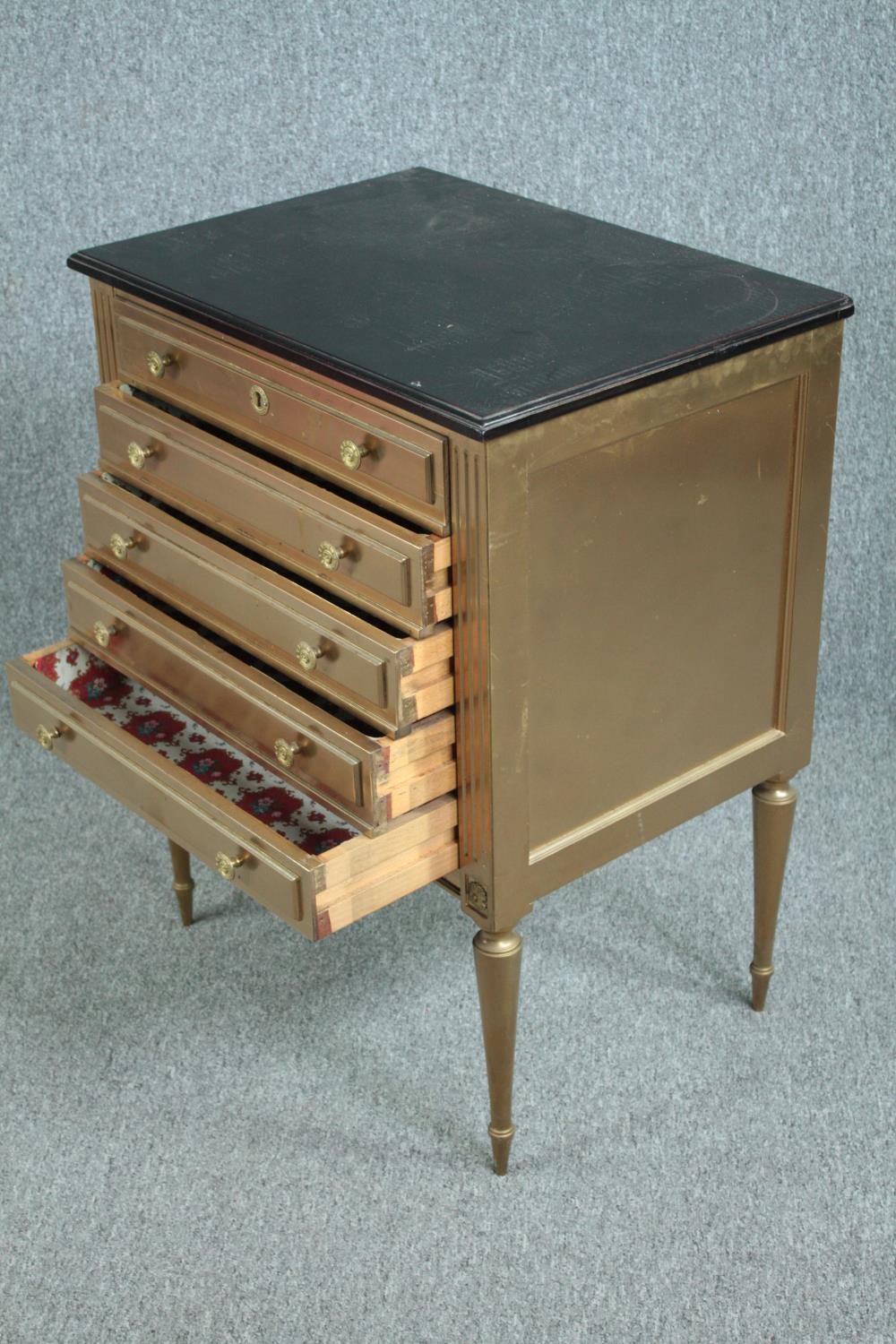 Chest of drawers, Louis XVI style, gold lacquered. H.81 W.62 D.45cm. - Image 5 of 5