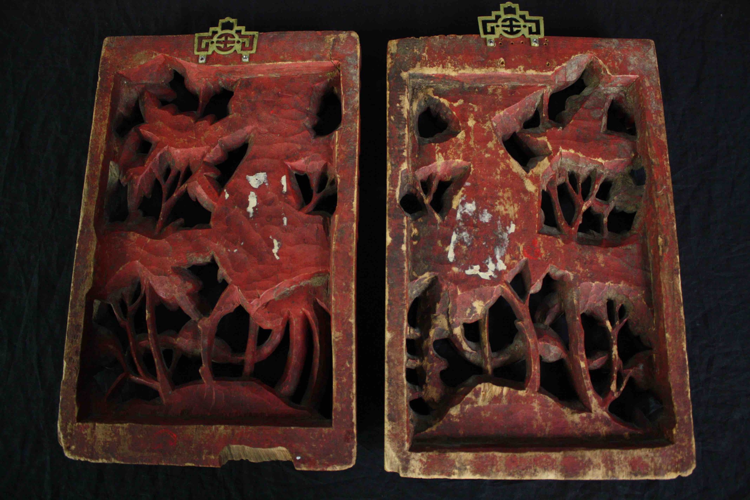 A pair of carved decorative panels. Probably Chinese. Twentieth century. Finished in gilt. H.32 W. - Image 4 of 4