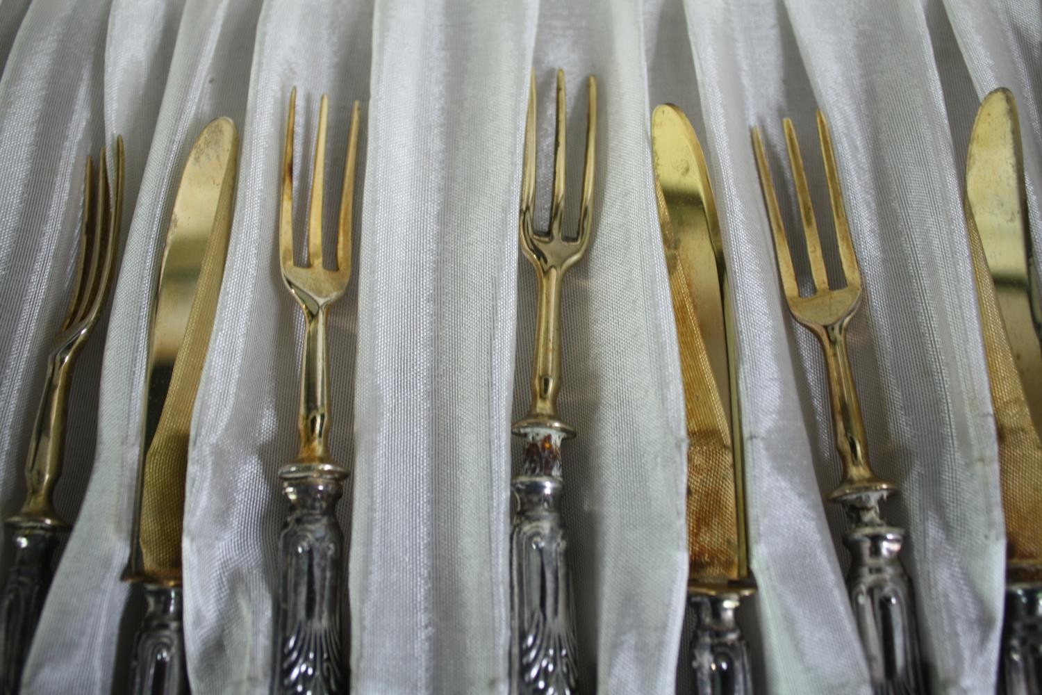 A box of cutlery. Knifes and forks with aluminium handles and gilt decorated finish. Twelve items in - Image 3 of 4