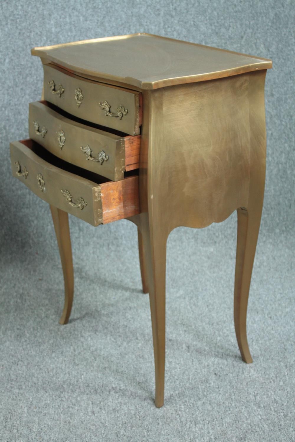 Bedside chests, a pair, Louis XV style gold lacquered. H.74 W.49 D.34cm. (each) - Image 5 of 5